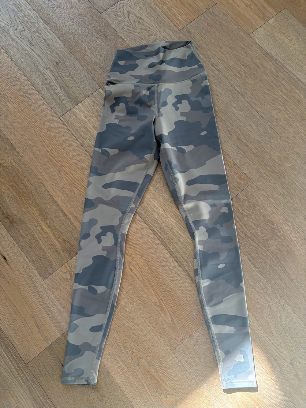 ALO Camo Vapor Legging in Putty - XXS